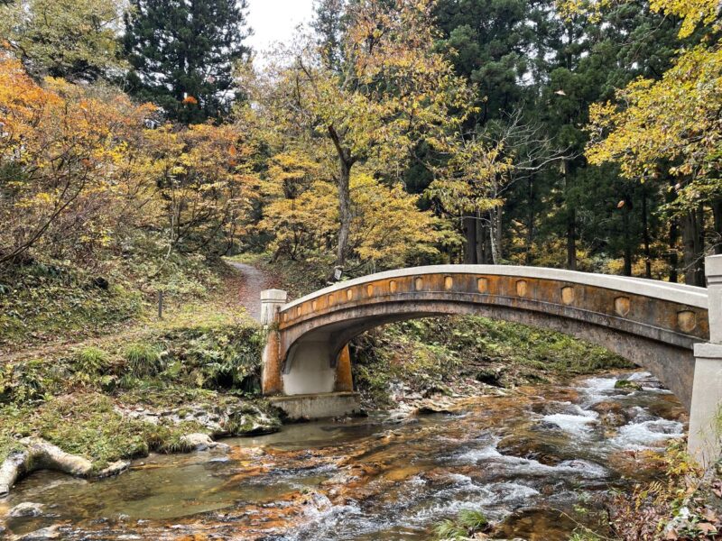 銀鉱までの道（橋）