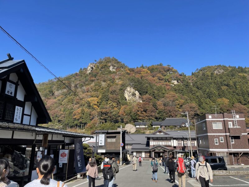 山寺駅前