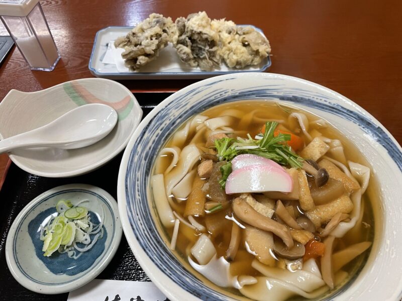 はや味　おっきりこみうどん
舞茸天