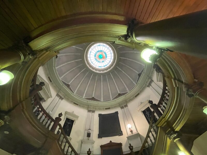 中之島図書館
中央ホール