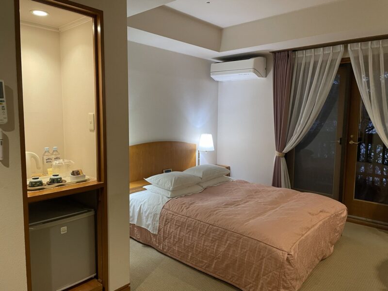 中禅寺金谷ホテル
セミダブルルーム