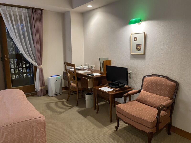 中禅寺金谷ホテル
セミダブルルーム