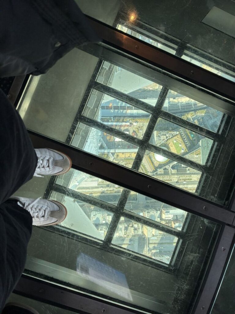 東京スカイツリーガラス床