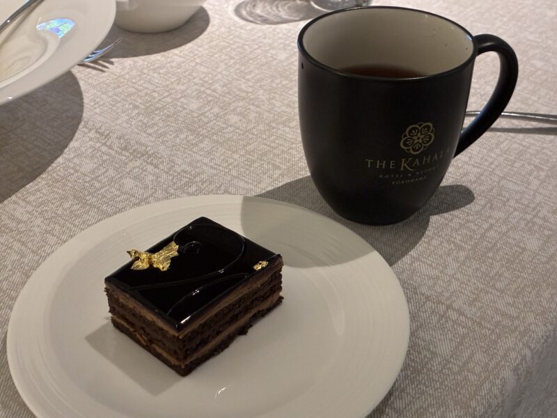 カハラホテル横浜インルームダイニング
ケーキと紅茶